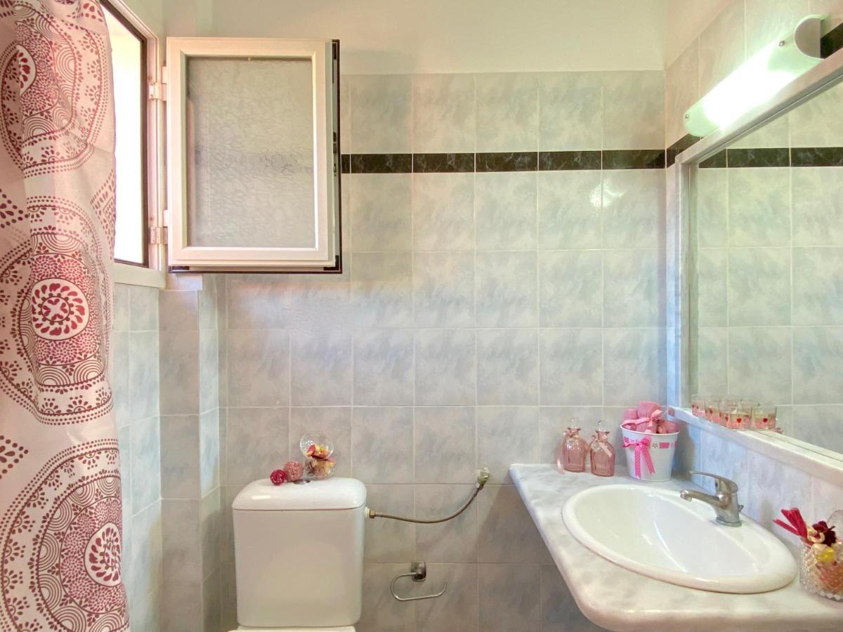 Pink & Blue Beachfront Apartments Acharavi  Exterior foto