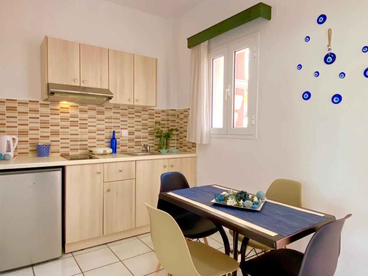 Pink & Blue Beachfront Apartments Acharavi  Exterior foto